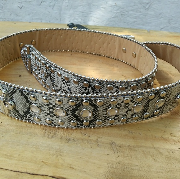 Sold Sold - Picture 2 of 7